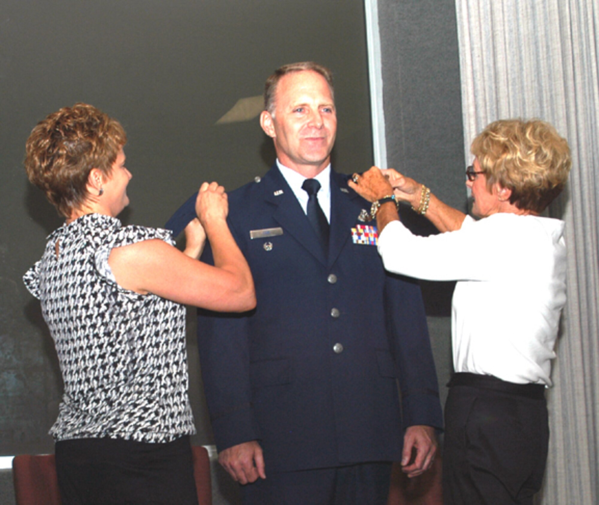 GRISSOM AIR RESERVE BASE, Ind -- Timothy L. Cox has his new colonel's rank pinned on during a special ceremony at Grissom ARB.  (U.S. Air Force photo/Senior Airman Ben Mota)