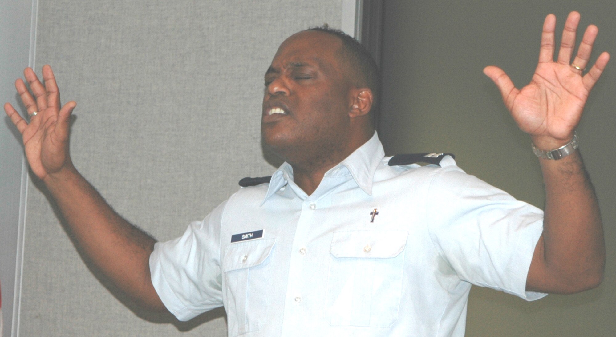 GRISSOM AIR RESERVE BASE, Ind., -- Chaplain (Capt.) Obadiah Smith, the new 434th Air Refueling Wing chaplain, makes a point during a Protestant service July 8. (U.S. Air Force photo/Lt. Col. Gary Lockard)