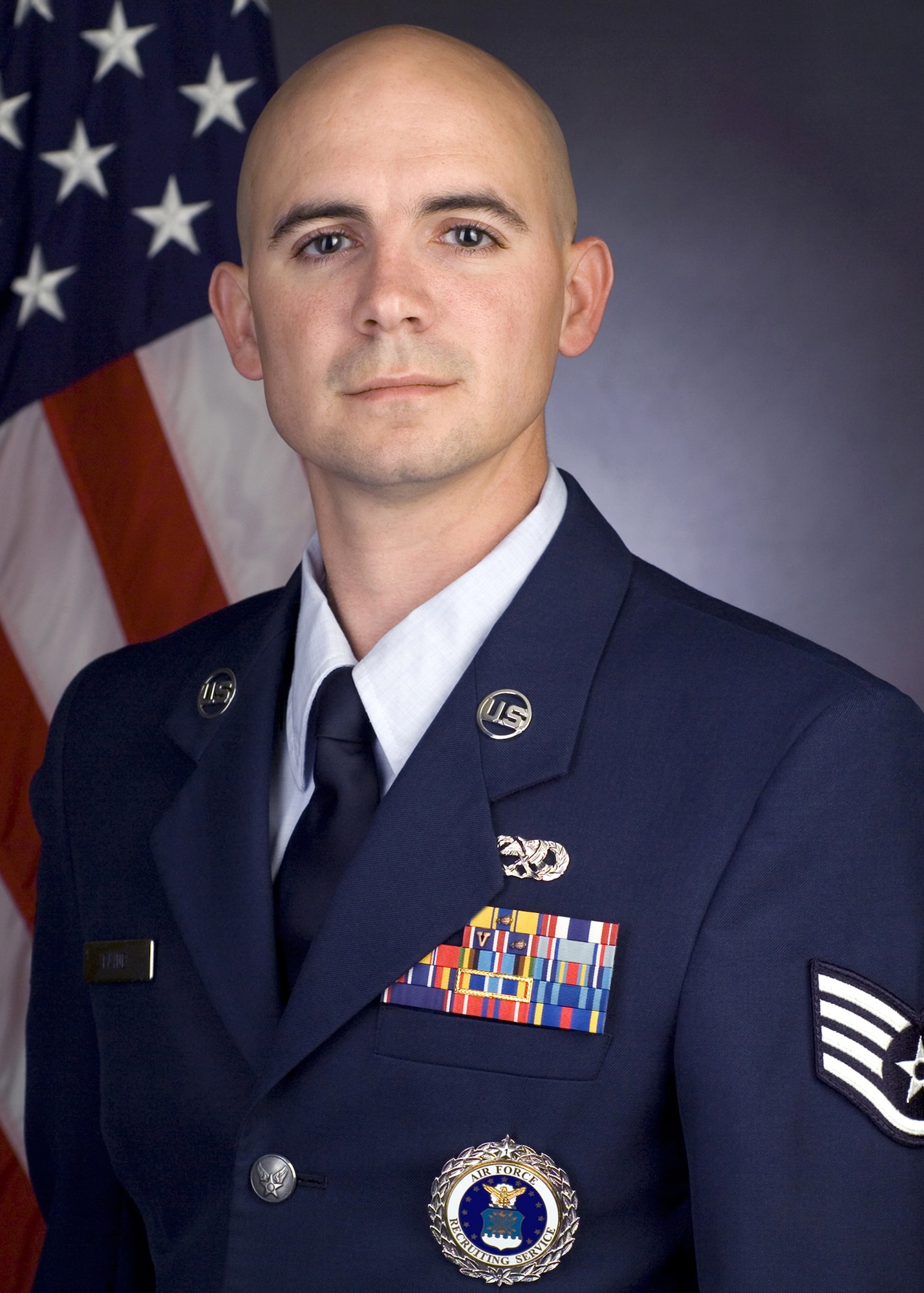Staff Sgt. Robert Payne, 318th Recruiting Squadron recruiter, is the 2007 Pitsenbarger award recipient for saving the life of an auto accident victim. (U.S. Air Force photo)