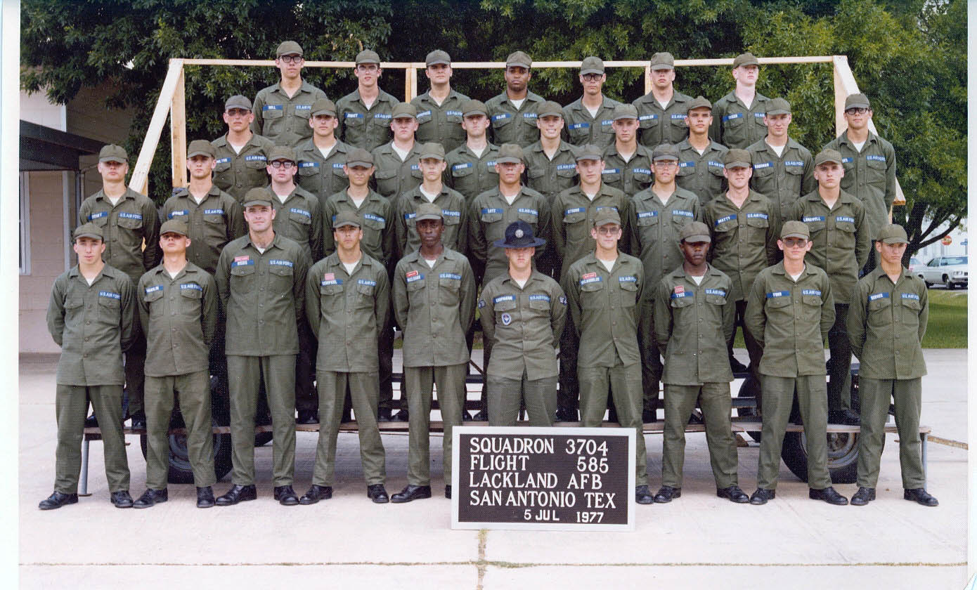 3704 Flt 585 Jul 1977