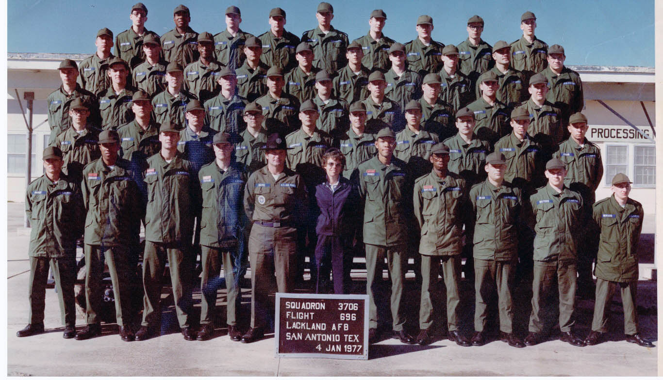 3706 Flt 696 Jan 1977