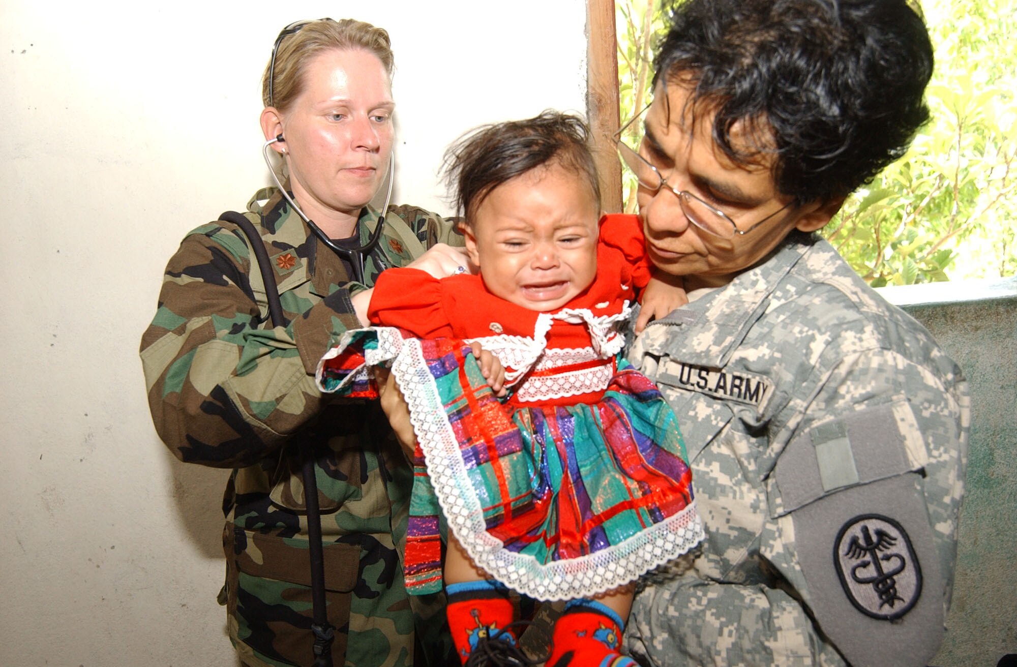 EL HORNO, Honduras - Maj. Lea Thies, Medical Element at Soto Cano Air Base, Honduras, listens to a child's lungs with the help of Army Capt. Marta.Artiga during a Medical Readiness Training Exercise June 29, 2007. (U.S. Air Force photo/Tech. Sgt. Sonny Cohrs) 
