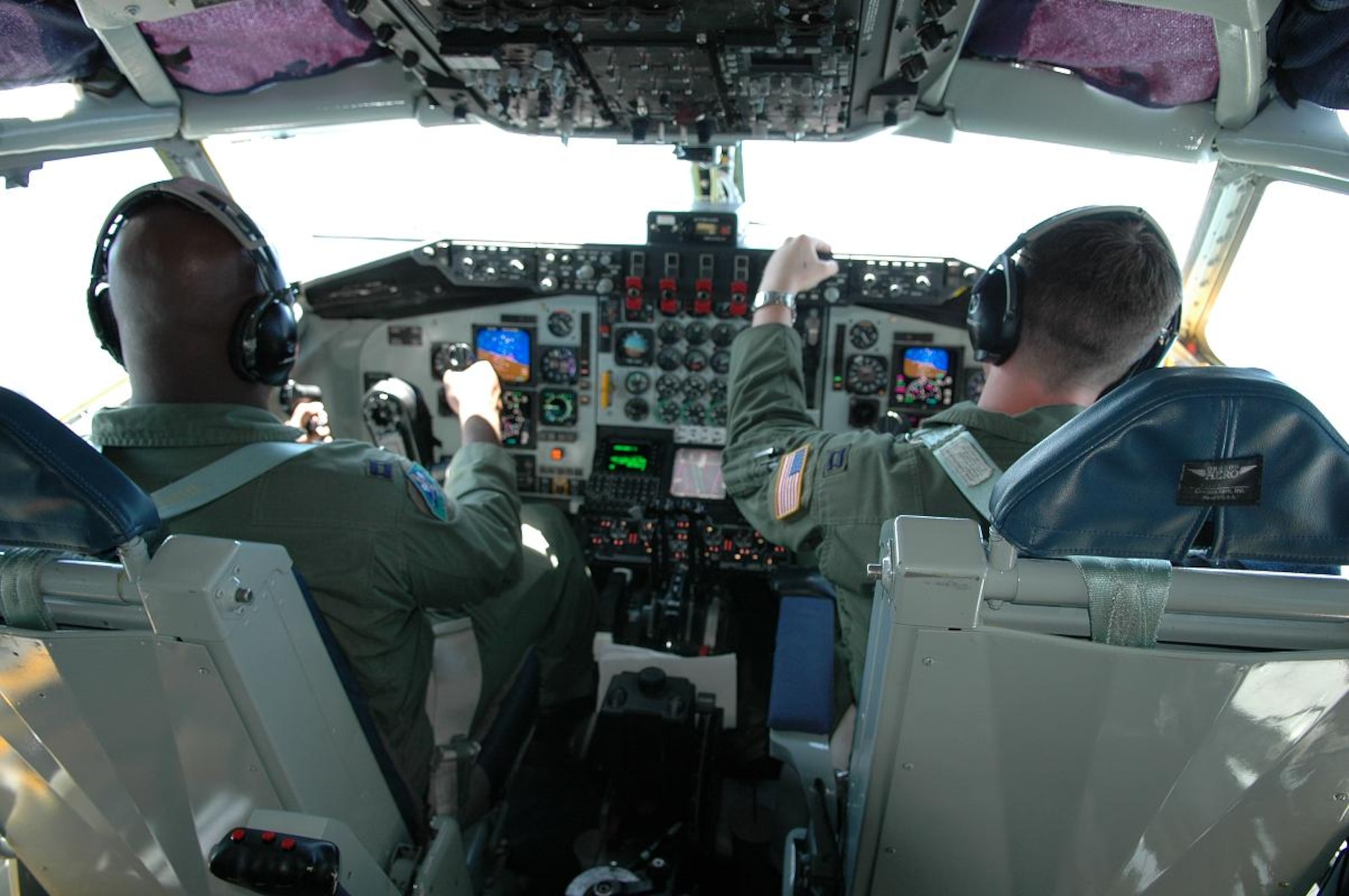 MOSES LAKE, Wash. – Capt. Anthony Mariapain and Capt. Bif French, two of the pilots representing Fairchild at Air Mobility Command Rodeo 2007 to be held at McChord AFB, Wash., later this month, fly a training sortie July 10 to refuel two McChord C-17s in preparation for the competition. (U.S. Air Force photo/1st Lt. Tristan Hinderliter)