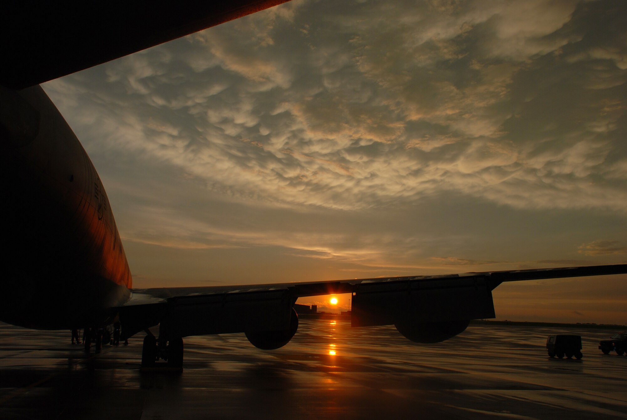 McConnell’s KC-135 Stratotanker is preparing to launch for one of several flights in preparation for the 2007 Air Mobility Command’s Rodeo competition July 21-28, McCord Air Force Base, Wash. (Photo by Airman 1st Class Jessica Lockoski)