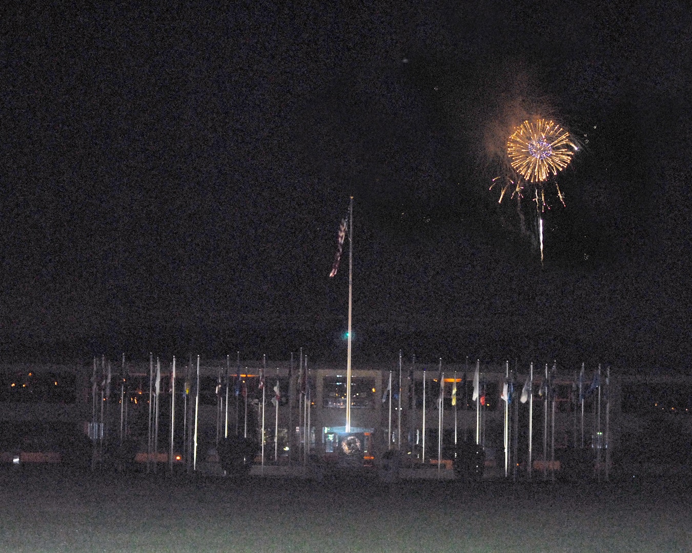 A fireworks extravaganza lights up the sky at Lackland Air Force Base, Texas, as the 29th Annual Star Spangled Festival wraps up at the Amphitheater grounds on July 4. An estimated 20,000 people attended the celebration this year. (USAF photo by Alan Boedeker)