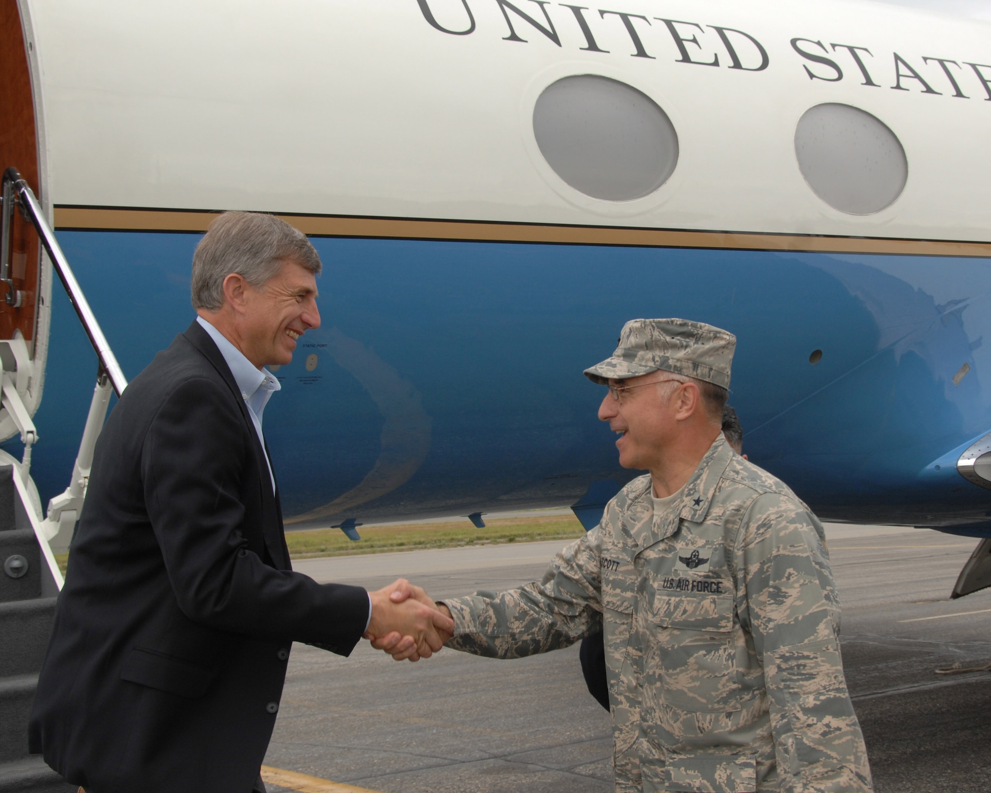 EIELSON AIR FORCE BASE, Alaska -- Under Secretary of the Air Force Dr. Ronald M. Sega greets Brig. Gen. David Scott, 354th Fighter Wing Commander, upon arrival here July 12. (U.S. Air Force photo by Staff Sergeant Tia C. Schroeder)