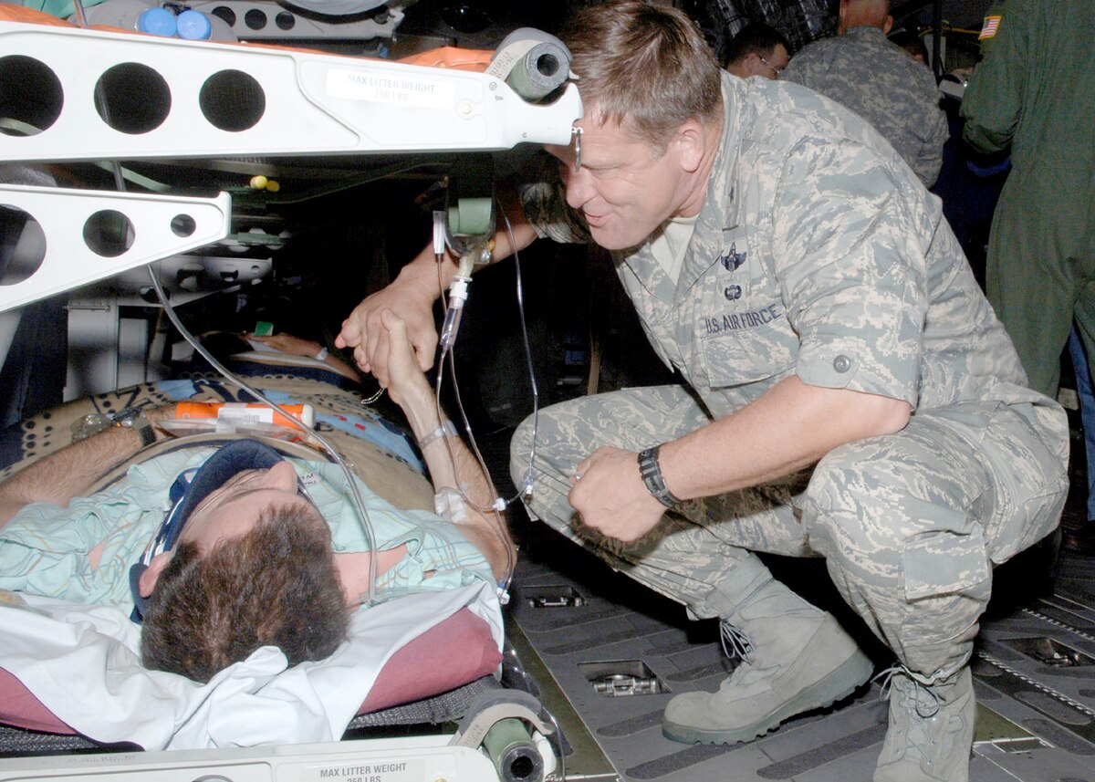 Brig. Gen. Frank Gorenc, Air Force District of Washington commander, thanks an injured service member for his service during his visit to the Aeromedical Staging Facility July 10. (U.S. Air Force photo/Staff Sgt. Tanika Belfield)