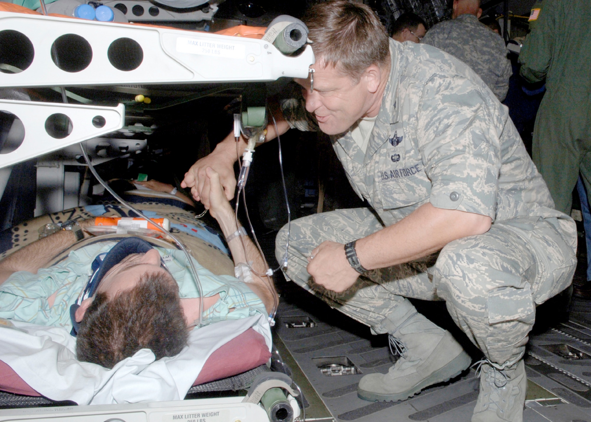 Brig. Gen. Frank Gorenc, Air Force District of Washington commander, thanks an injured service member for his service during his visit to the Aeromedical Staging Facility July 10. (U.S. Air Force photo/Staff Sgt. Tanika Belfield)