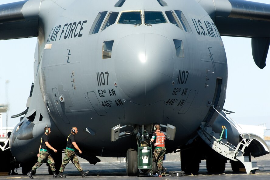 MCCHORD AIR FORCE BASE, Wash. -- From left, Staff Sgt. Zachary Hoene, Tech. Sgt. Carey Yamaguchi and Staff Sgt. Jeddiah Smith, all from the 62nd Maintenance Group's Rodeo team, prepare to launch a C-17 Globemaster III as part of a Rodeo training session Tuesday at Moses Lake.  (U.S. Air Force photo/Abner Guzman)