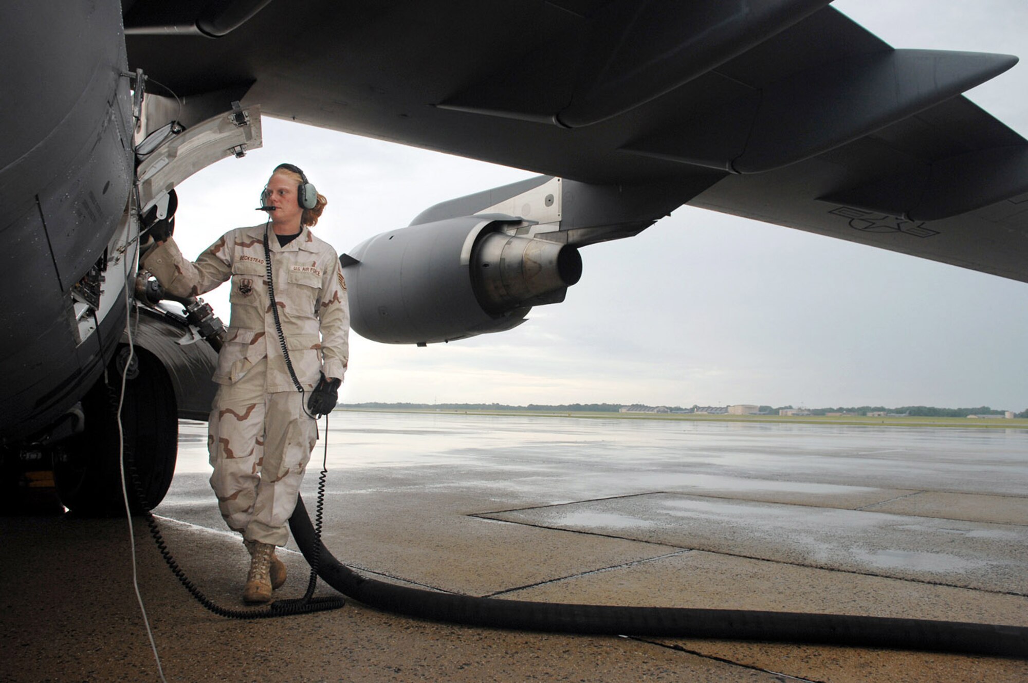 Staff Sgt. Angie Beckstead refuels a C-17 Globemaster III aircraft at Andrews Air Force Base, Md., June 12, 2007.  Coalition C-17s and C-130s provide airlift throughout the area of responsibility.  The aircraft moved 1,556 people and over 400 tons of supplies July 17.   Sergeant Beckstead is a crew chief from the 452nd Maintenance Squadron.  (U.S. Air Force photo/Tech. Sgt. Rick Sforza) 
