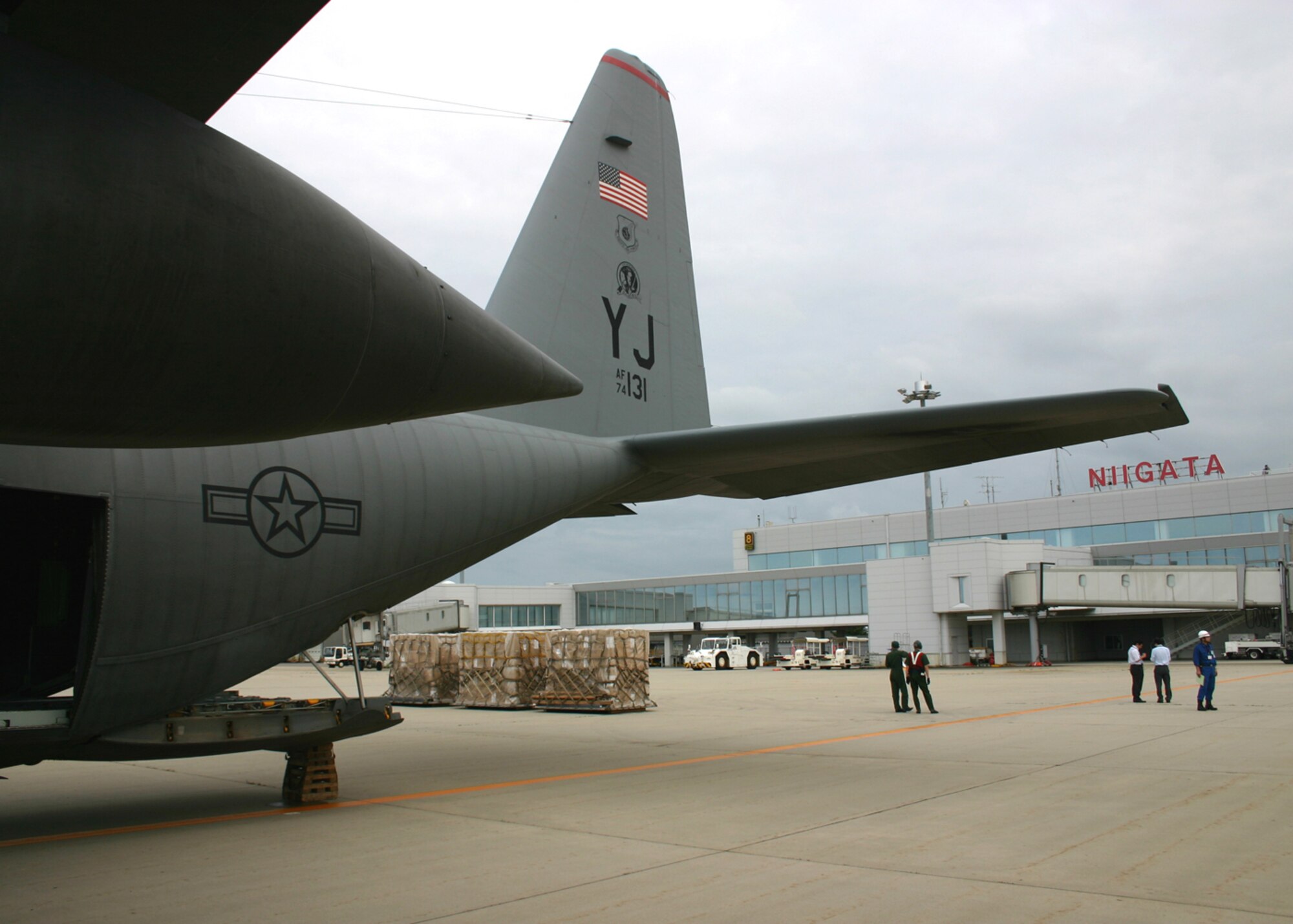 A C-130 Hercules from the 36th Airlift Squadron transported 10,000 pounds of water and 100 air conditioning units at the Niigata Airport on July 18. Airmen from the 374th Airlift Wing provided support to the Government of Japan after an earthquake hit one of Japans largest city on the Sea of Japan. 
(U.S. Marine Corps photo by Major Neil Murphy)