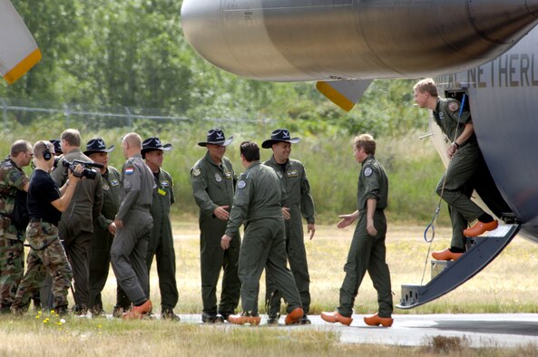 Rodeo 2007 officials welcome the team from the Netherlands' to McChord Air Force Base, Wash., July 16.  Rodeo 2007, hosted by Air Mobility Command, is a readiness competition of U.S. and international mobility forces.  It focuses on improving warfighting capabilities and support of the war on terrorism.  (U.S. Air Force photo/Tech. Sgt. Maria J. Bare)