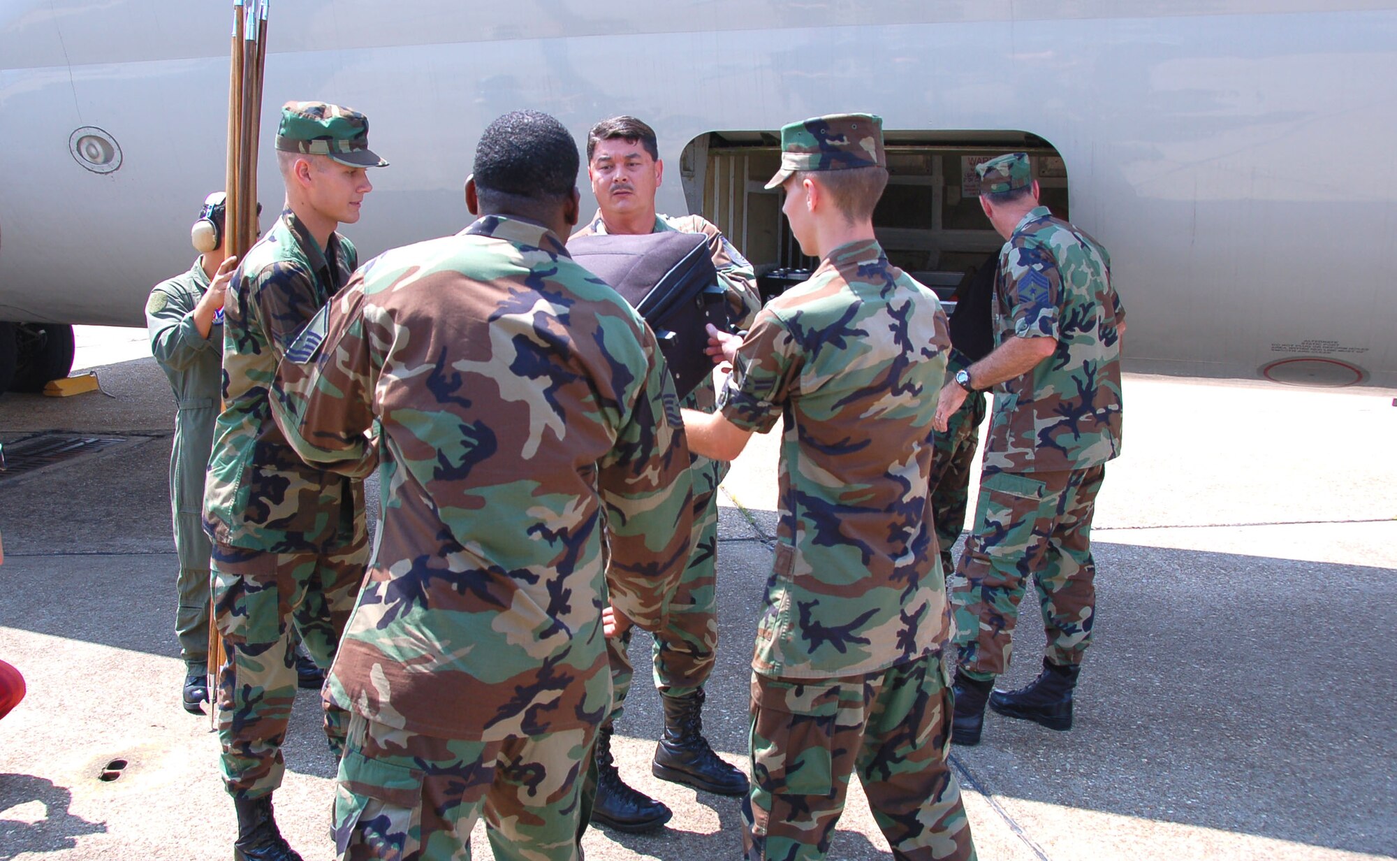 Airmen from the First Term Airmen Center and other organizations at Maxwell Air Force Base, Ala., assist arriving senior enlisted leaders unload equipment and luggage July 21 for the 2007 Senior Enlisted Leader Summit. As a cost-saving measure, the Office of the CMSAF arranged for military air, a Navy C-9, to transport senior enlisted leaders from the National Capitol Region to the summit. Among a full schedule of events, the enlisted leaders are addressing current force issues, participating in field perspective feedbacks and commemorating 60 years of Air Force heritage. The summit ends July 27.  (U.S. Air Force photo/Tech. Sgt. James Law)