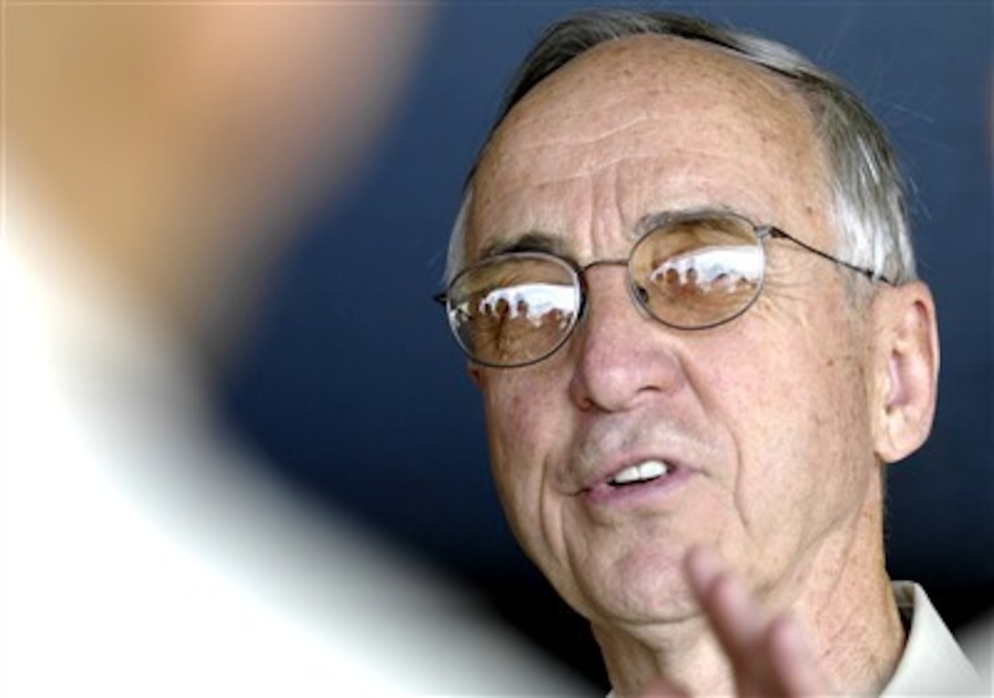 Deputy Defense Secretary Gordon R. England thanks airmen deployed with the 455th Expeditionary Maintenance Squadron, in Bagram, Afghanistan, July 20, 2007.