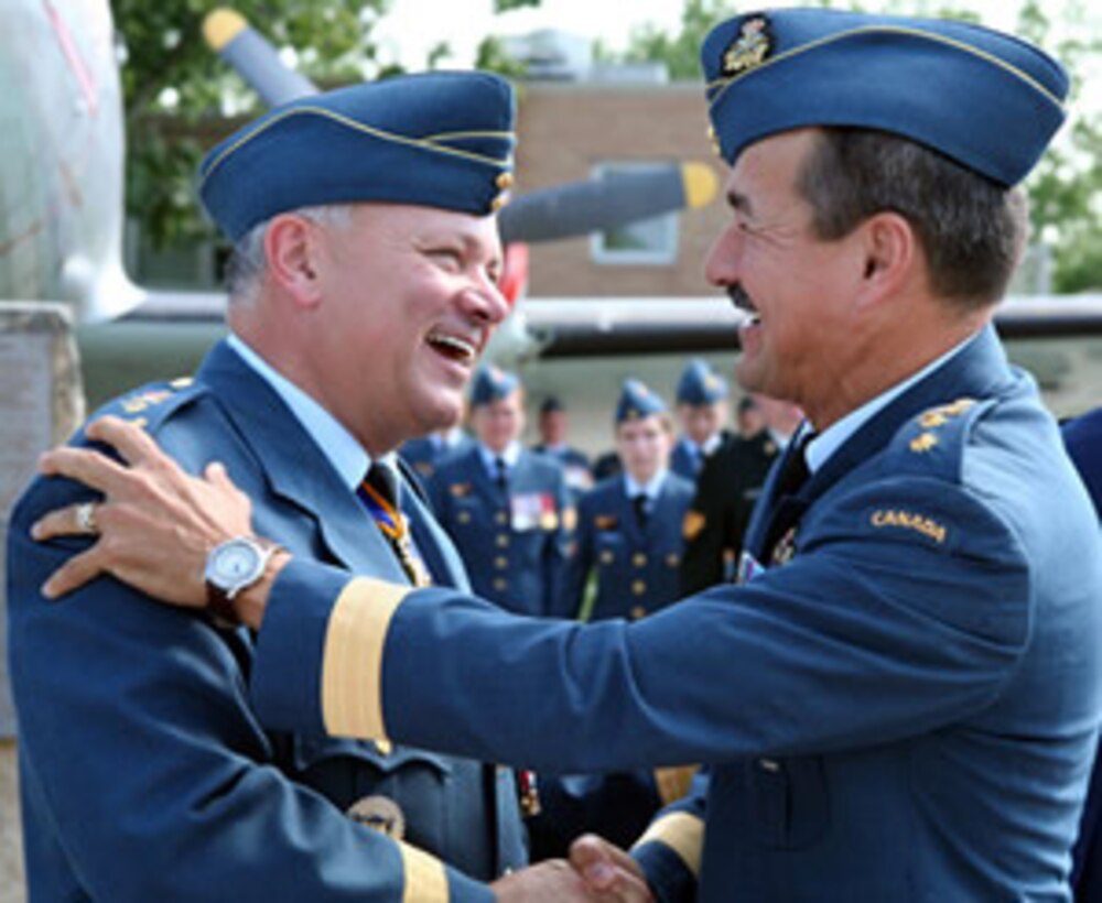 LGen Charile Bouchard (L) and MGen Marcel Duval.  Photo:  Avery Wolaniuk, Voxair