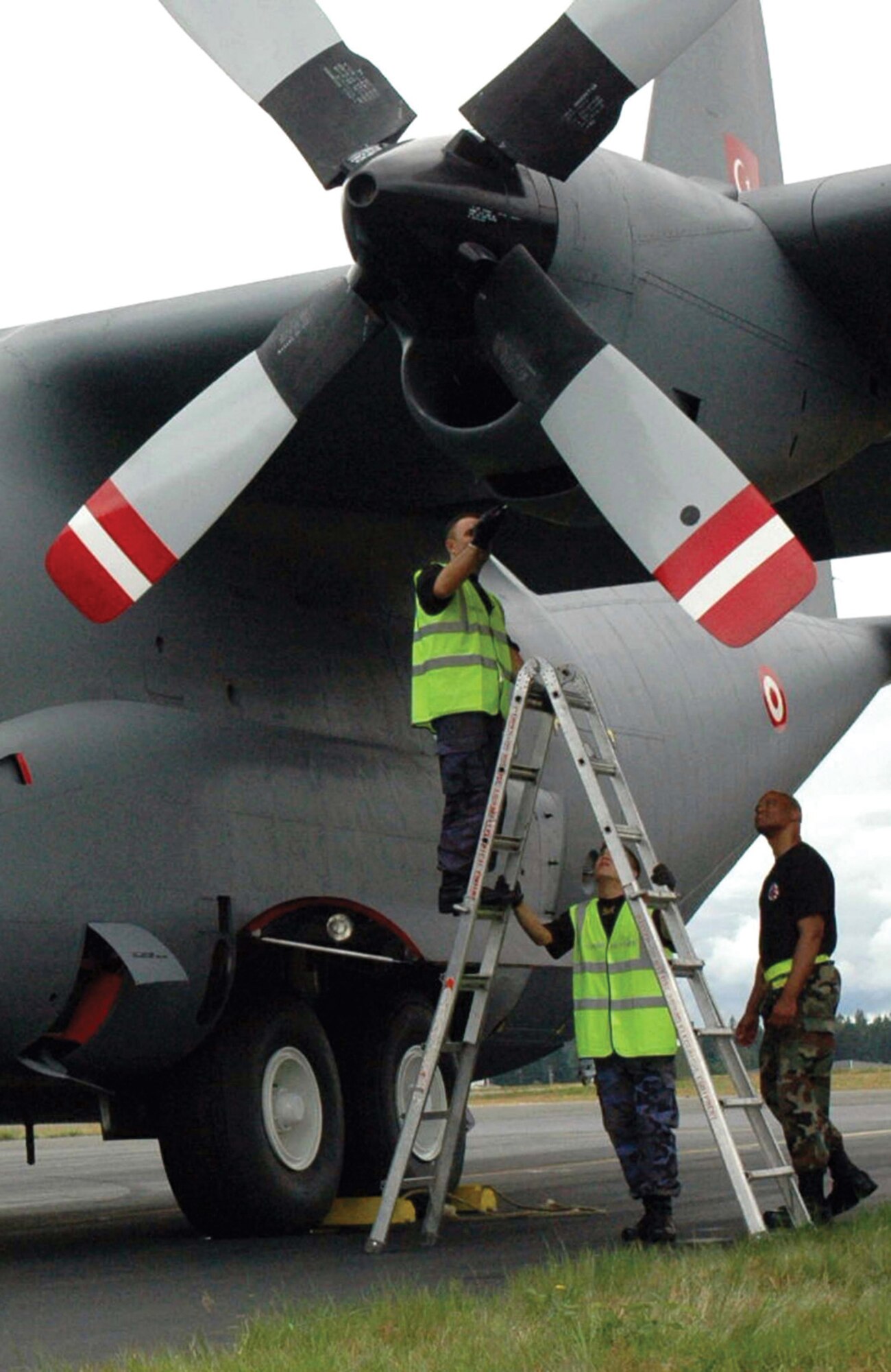 Tech. Sgt. Trey Woodward (right), 446th Aircraft Maintenance Squadron, performs one final check of Turkey's C-130E before its first flight at the Air Mobility Command Rodeo 2007. (U.S. Air Force Photo/Staff Sgt. Nick Przybyciel)