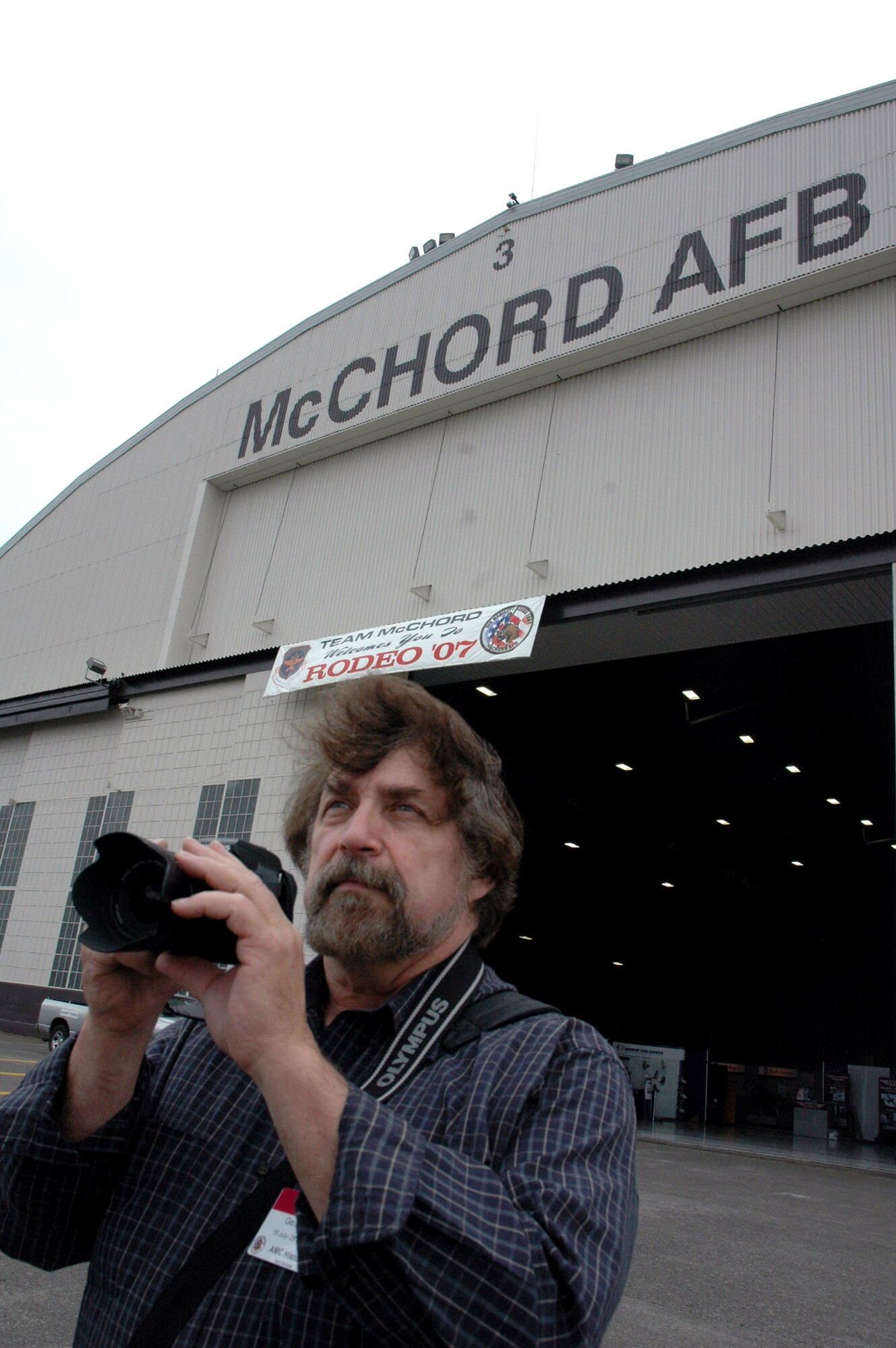 Jerry Moore takes a photo of a KC-10 Extender from McGuire Air Force Base, N.J., during operations July 23 for Air Mobility Command's Rodeo 2007 at McChord AFB, Wash. Mr. Moore is an artist from Vancouver, Wash., and a member of the Air Force Art Program. He has been an artist for more than 50 years and works in illustrations with oils acrylics. He is one of four artists in the Air Force Art Program to visit Rodeo 2007 for future art works for the Air Force. (U.S. Air Force Photo/Tech. Sgt. Scott T. Sturkol)