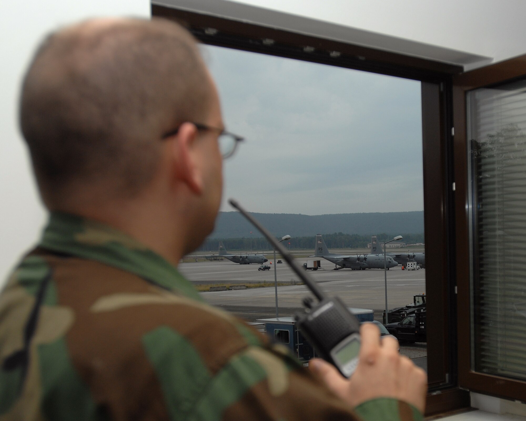 Tech. Sgt .Scotty Robinson, 86th Maintenance Operations Squadron, monitors aircraft being launched to ensure the process runs quickly and smoothly July 19, 2007 at Ramstein Air Base Gemany  (U.S. Air Force Photo/A1C Kenny Holston) 
