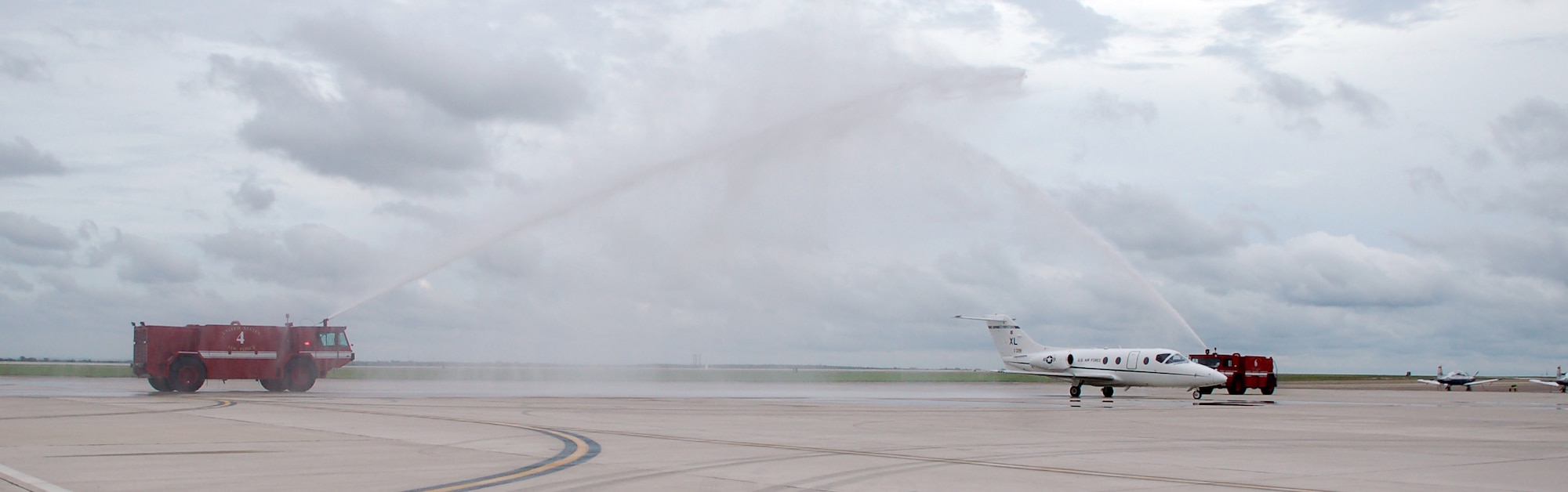LAUGHLIN AIR FORCE BASE, Texas – A T-1 Jayhawk, crewed by the four-man team of instructor pilots from the 86th Flying Training Squadron that just won “Best T-1 Aircrew” at the 2007 Air Mobility Rodeo, passes beneath an archway of water as it crawls toward a group of people welcoming the champions home to Laughlin.  (U.S. Air Force photo by Staff Sgt. Austin M. May)