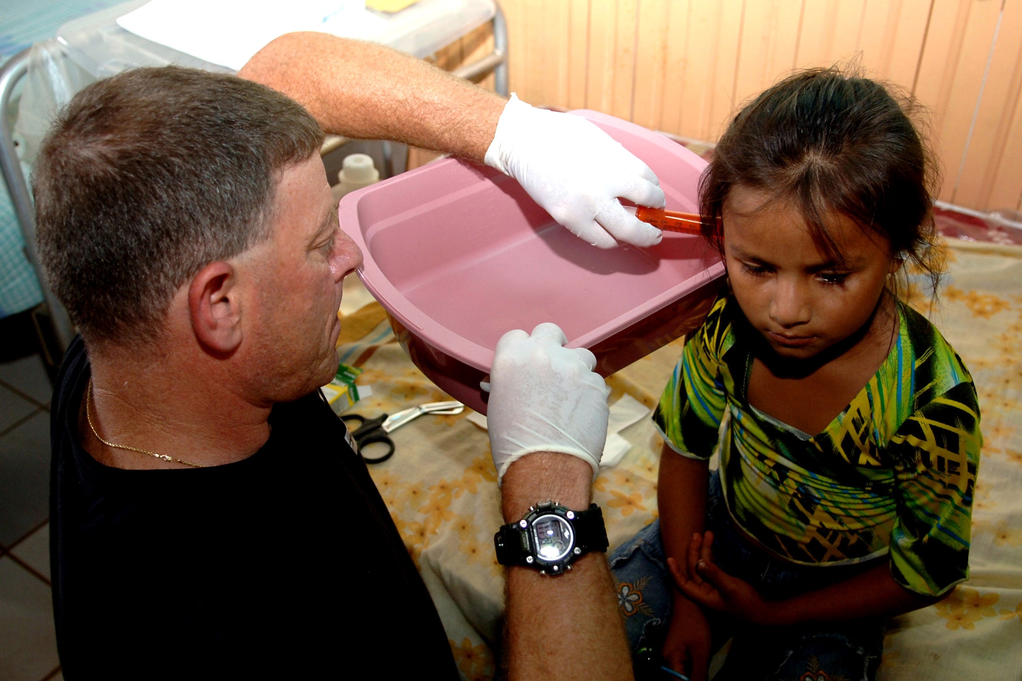 Tech. Sgt. Don Evans treats a 5-year old Bolivian girl during a Medical Readiness Training Exercise in Cobija, Bolivia. Sergeant Evans, assigned to the 152nd Medical Group, Reno Nev., was part of 30-member medical team in Bolivia treating underserved populations in the country. (U.S. Air Force photo)
