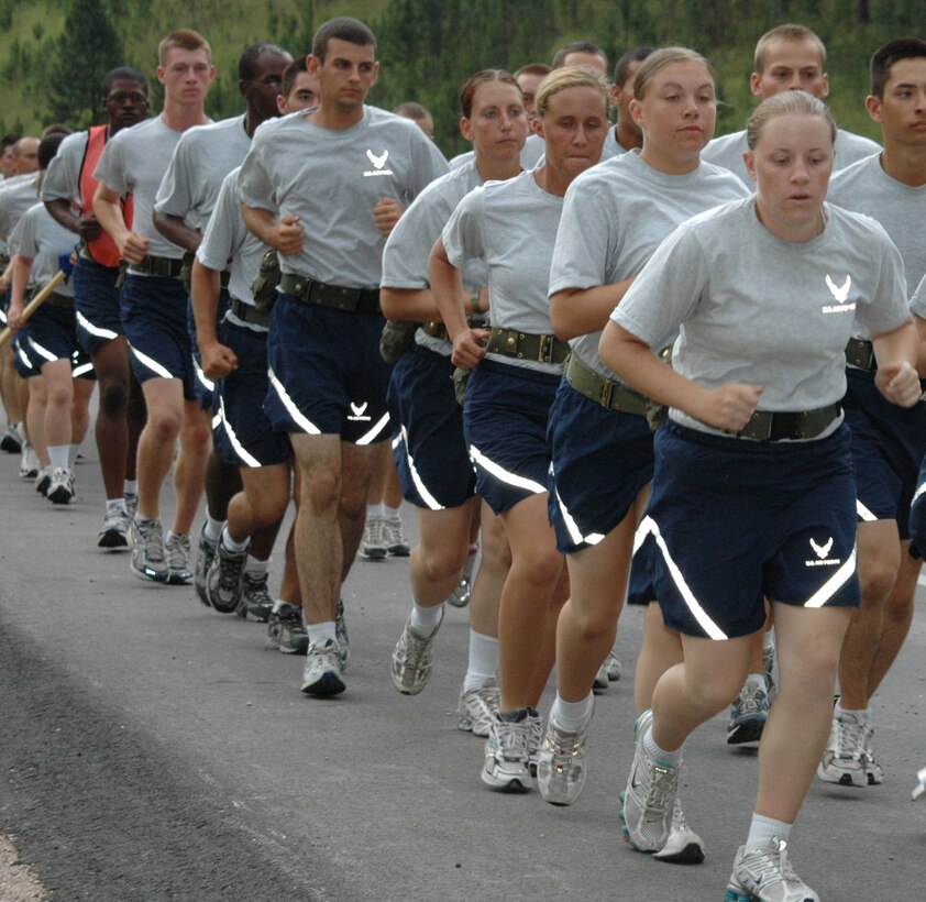 Reserve Officer Training Corps cadets, nearly 400 in all, assemble in Keystone S.D., and prepare for their trek to Mount Rushmore’s amphitheater. This graduation run is the first of its kind for the ROTC field training held here. (U.S. Air Force photo by Tech. Sgt. Steven Wilson)