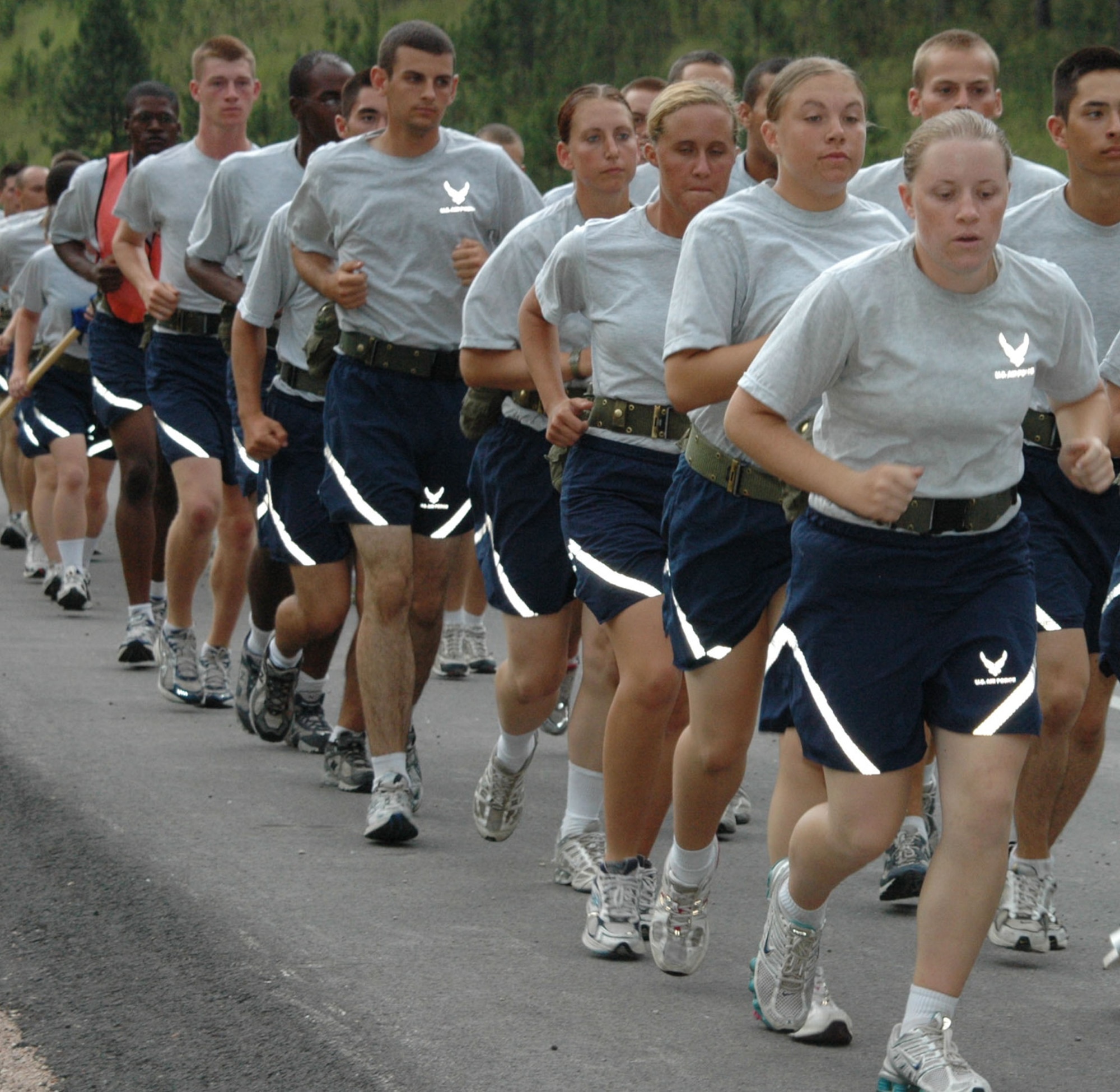 Reserve Officer Training Corps cadets, nearly 400 in all, assemble in Keystone S.D., and prepare for their trek to Mount Rushmore’s amphitheater. This graduation run is the first of its kind for the ROTC field training held here. (U.S. Air Force photo by Tech. Sgt. Steven Wilson)