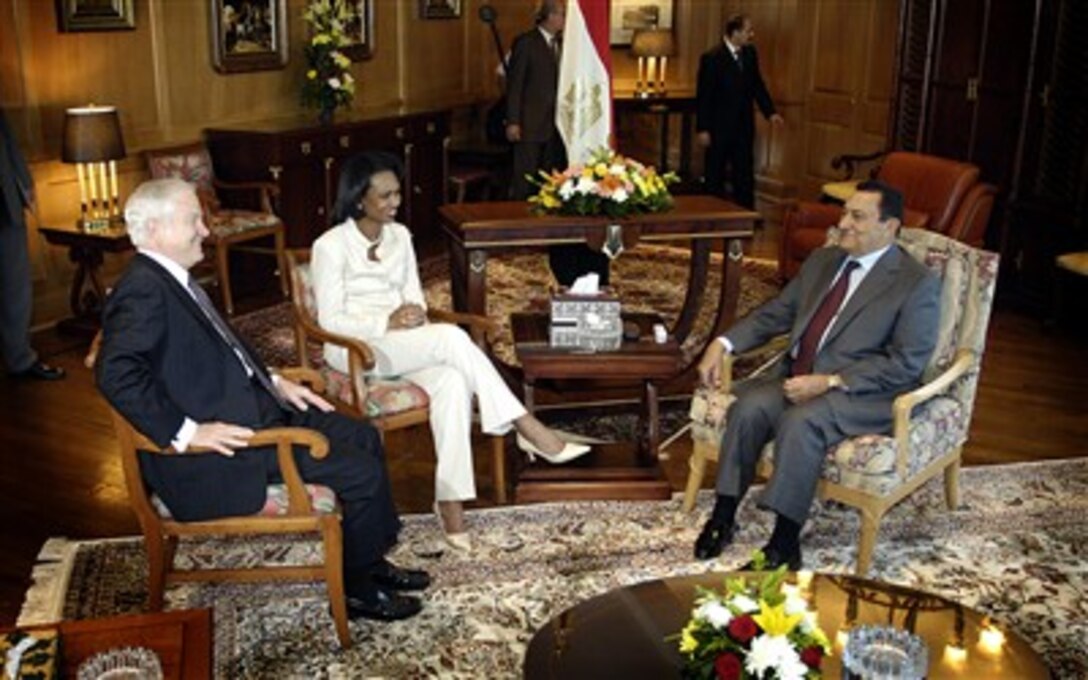 Secretary of Defense Robert M. Gates and Secretary of State Condoleezza Rice meet with President of Egypt Hosni Mubarak in Sharm El Sheikh, Egypt, July 31, 2007.  Gates and Rice are in Egypt to meet with the president and the minister of defense to discuss regional affairs and the U.S.'s long-term relationship with Egypt.  