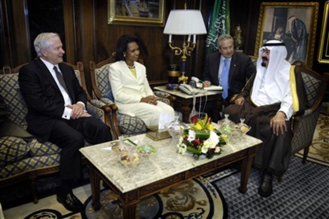 Secretary of Defense Robert M. Gates and Secretary of State Condoleezza Rice attend a meeting with King of Saudi Arabia Abdullah bin Abdul-Aziz in Jeddah, Saudi Arabia, July 31, 2007. Gates and Rice are in Saudi Arabia to discuss regional affairs and the United States' long-term relationship with Saudi Arabia.