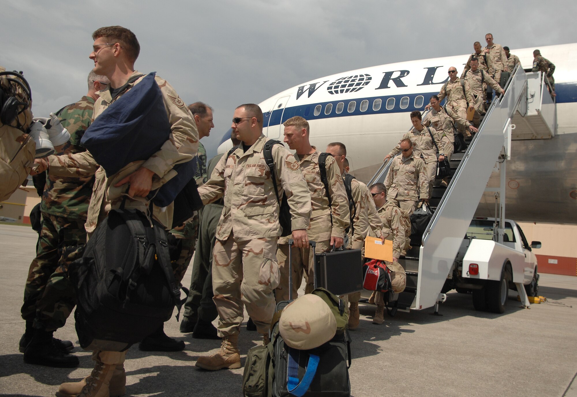 Aviano members return after being deployed for Aerospace Expeditionary Force 5/6 Wednesday. (U.S. Air Force Photo by Staff Sgt. Bethann Caporaletti)
