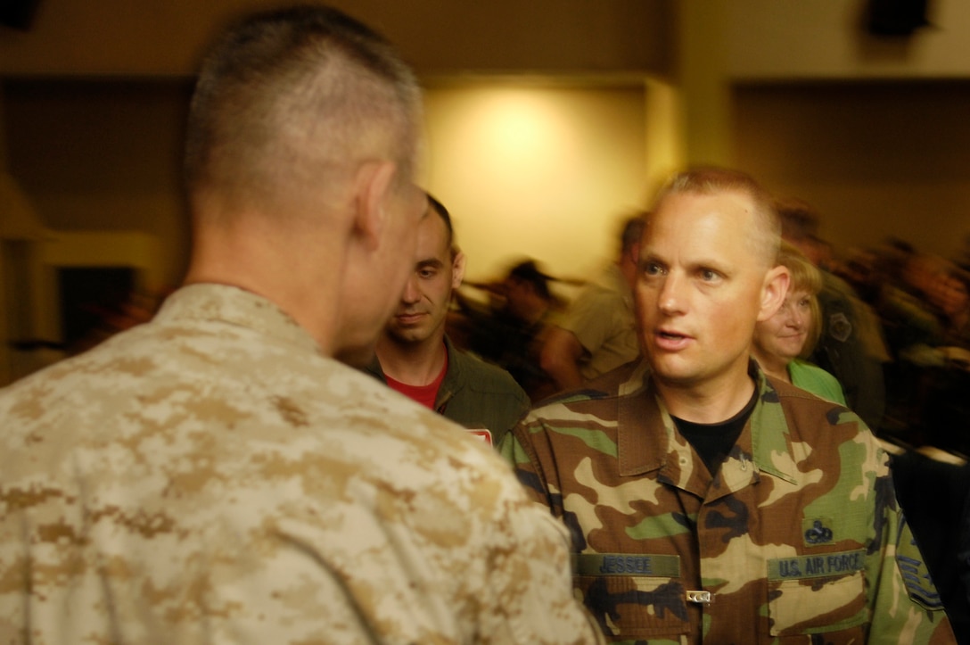 Chairman of the Joint Chiefs of Staff U.S. Marine Gen. Peter Pace meets ...