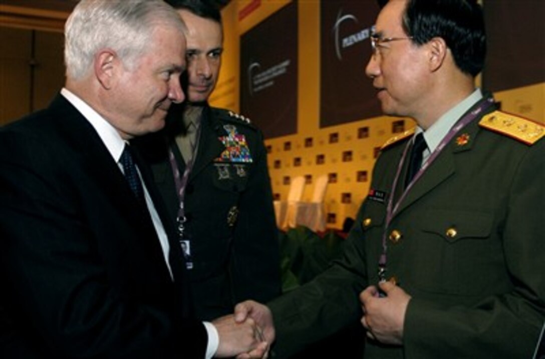 Defense Secretary Robert M. Gates meets with Lt. Gen. Zhang Qinsheng, deputy chief of the General Staff of the PLA, China, in Singapore, June 2, 2007. Qinsheng spoke about India and China: Building International Stability.