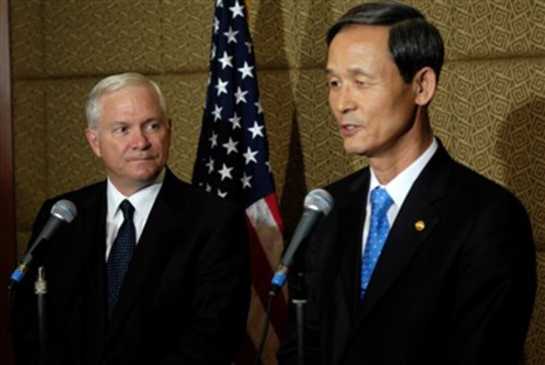 Defense Secretary Robert M. Gates conducts a press conference with South Korean Minister of Defense Kim Jang-soo in Singapore, June 2, 2007.