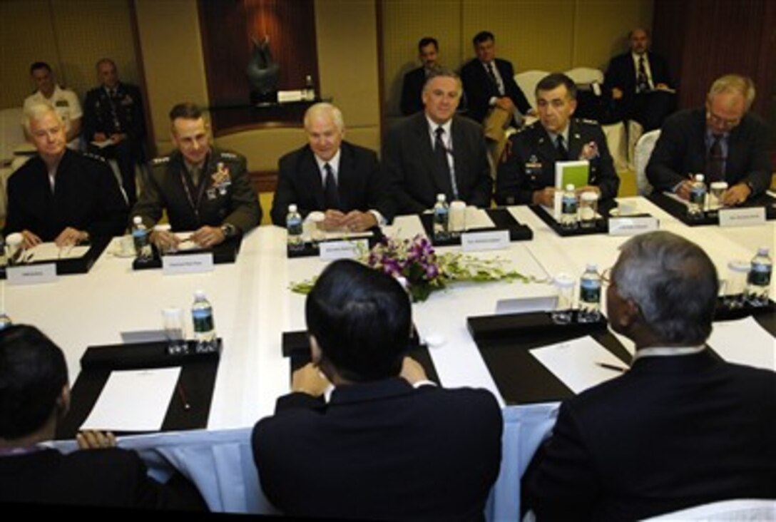 Defense Secretary Robert M. Gates (back, center) conducts a bilateral meeting with the Indonesian Minister of Defense Dr. Juwono Sudarsono in Singapore, June 3, 2007. 
