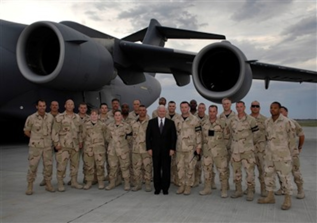 Defense Secretary Robert M. Gates meets with U.S. Air Force members currently deployed to Manas Air Base in Bishkek, Kyrgyzstan, June 3, 2007.