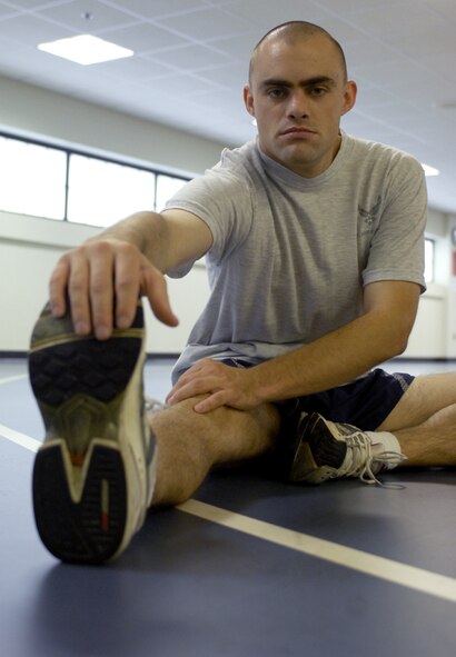 Staff Sgt Michael Applegate is Fit to Fight. (Air Force photo by Staff Sgt. Manuel Martinez) 


