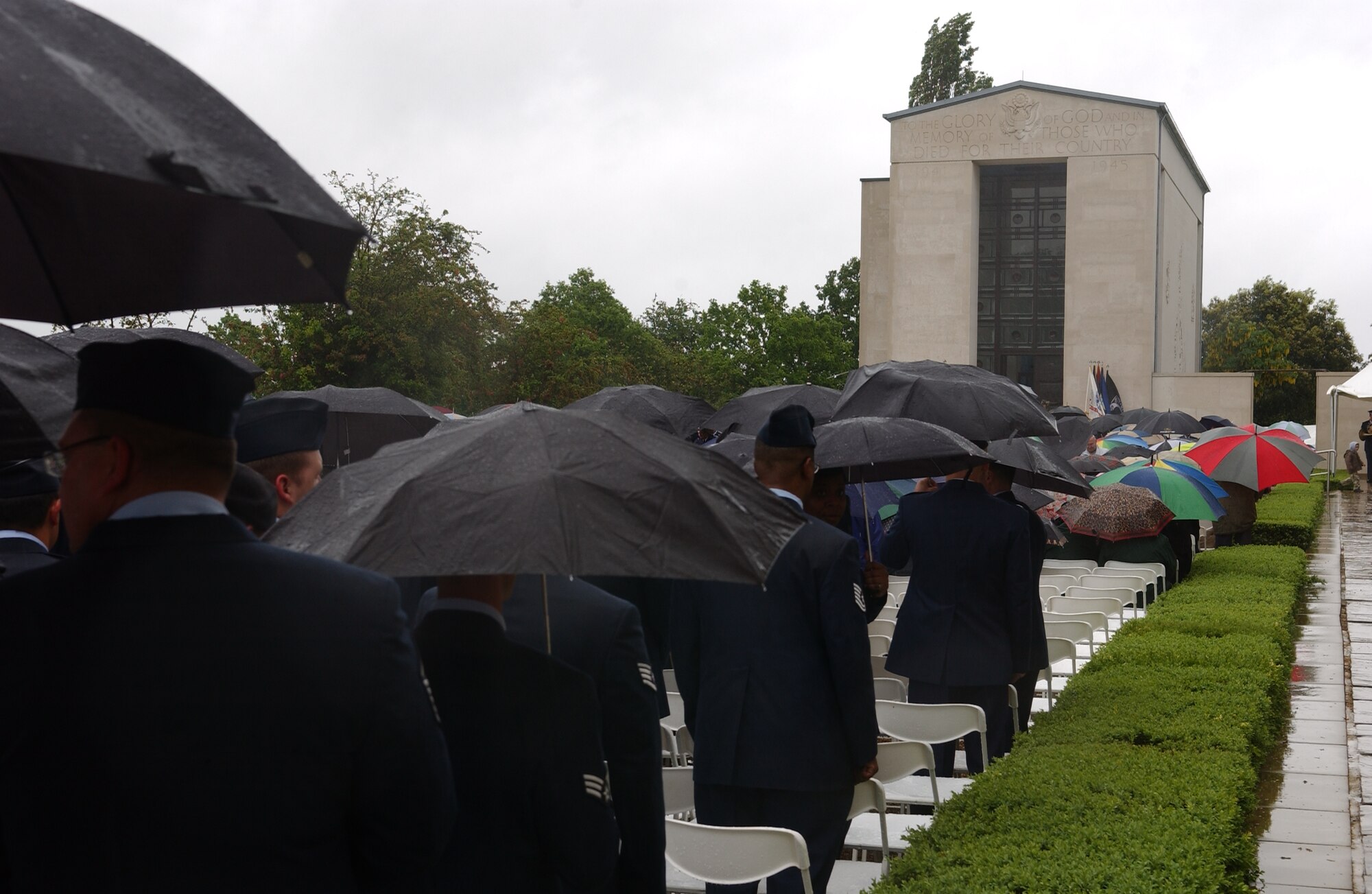 More than 1,000 British, American and other foreign citizens braved the cold, windy, wet conditions to attend the annual Memorial Day ceremony at the World War II American Cemetery in Cambridge, England, May 28, 2007. This year's ceremony was held in the worst Memorial Day weather in 17 years. (Air Force photo by Tech. Sgt. Tracy L. DeMarco)