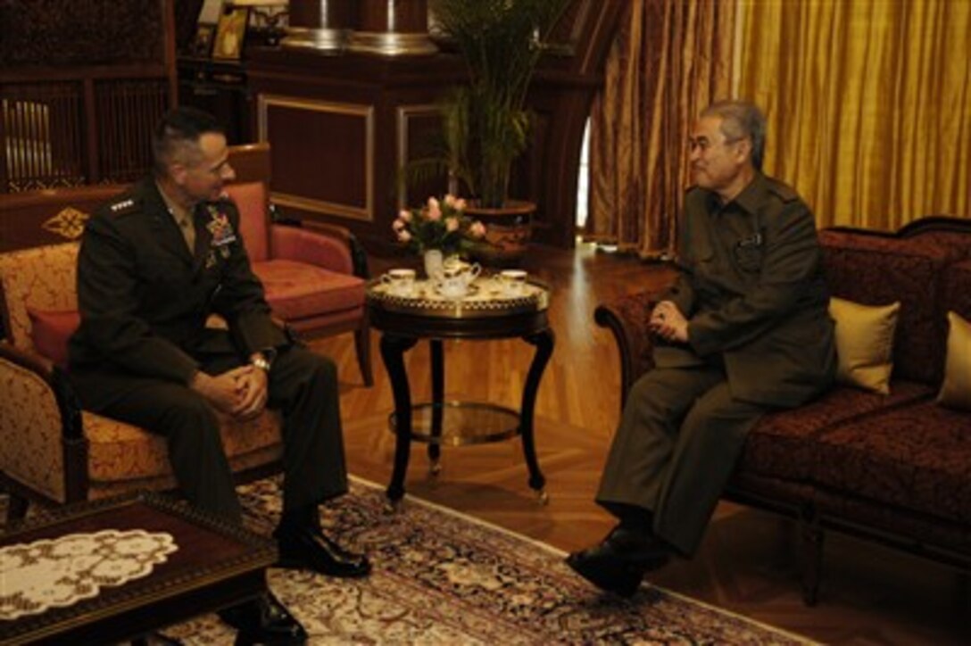 Chairman of the Joint Chiefs of Staff U.S. Marine Gen. Peter Pace meets with the Prime Minister of Malaysia Abdullah Ahmad Badawi for a meeting in Putrajaya, Malaysia, June 4, 2007. 