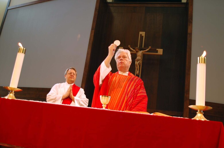BUCKLEY AIR FORCE BASE, Colo. -- Father Larry Kaiser, from Guardian Angels of Denver, offers communion during mass June 1 at the Buckley chapel. The chapel won the Robert P. Taylor Award in Air Force Space Command for 2006. (U.S. Air Force photo by Senior Airman Jacque Lickteig)