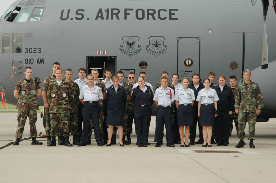 YOUNGSTOWN AIR RESERVE STATION, Ohio—Twenty-two members of AFJROTC unit WV-781 from Parkersburg High school, Parkersburg WV, visit the Youngstown Air Reserve Station Friday, June 2 for a tour and C-130H orientation flight. Master Sgt. Jay Dillon, aerospace science instructor for the AFJROTC program, directs the group. U.S. Air Force photo/Eric M. White. 