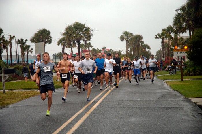 Team Charleston shows their community support by participating in the ALS New Hope 5k Beach Run at Isle Palms June 2.  (U.S. Air Force photo/ Staff Sgt. April Quintanilla)