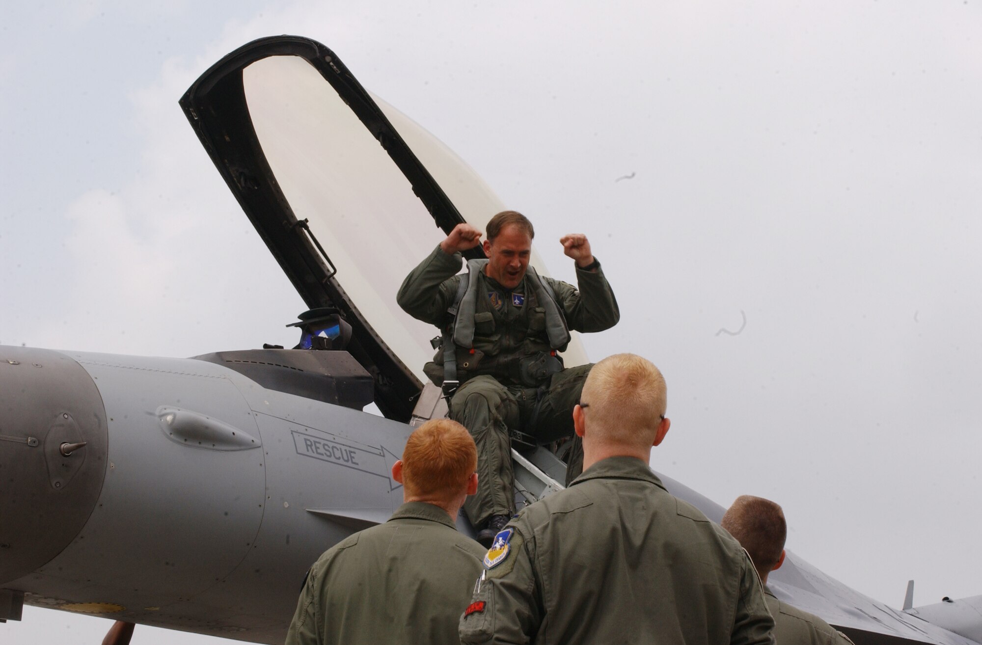 OSAN AIR BASE, Republic of Korea -- Lt. Col. Mark DeLong, 51st Operations Group deputy commander, celebrates reaching the 3,000th hour mark in the F-16 Fighting Falcon today. He was greeted by wing leadership upon his return to Osan. (U.S. Air Force photo by Airman Jason Epley)