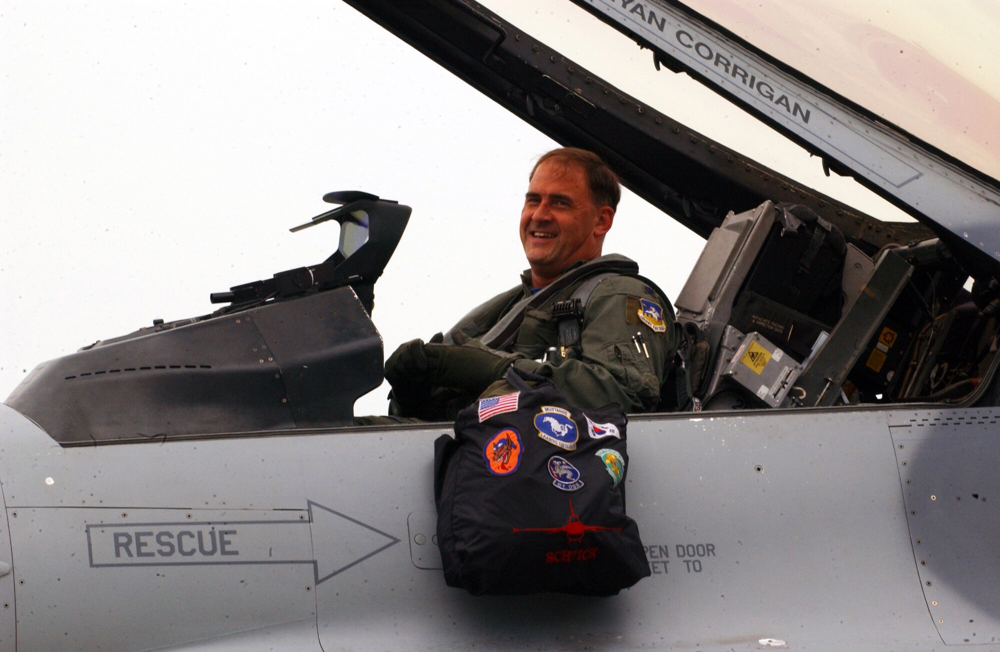 OSAN AIR BASE, Republic of Korea -- Lt. Col. Mark DeLong, 51st Operations Group deputy commander, reached the 3,000 hour milestone in the F-16 Fighting Falcon today. He was greeted by wing leadership upon his return to Osan. (U.S. Air Force photo by Airman Jason Epley)