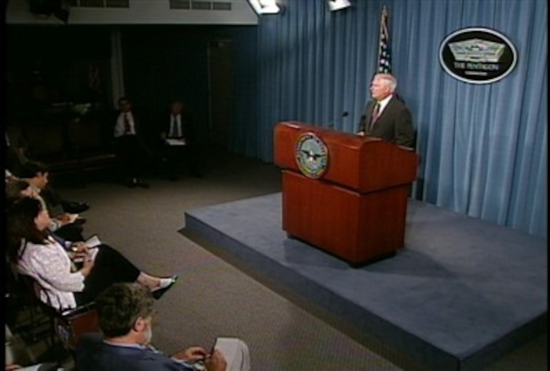 Defense Secretary Robert M. Gates announces his recommendation that U.S. Navy Adm. Michael G. Mullen replace U.S. Marine Corps Gen. Peter Pace as the next chairman of the Joint Chiefs of Staff during a press briefing at the Pentagon, June 8, 2007.