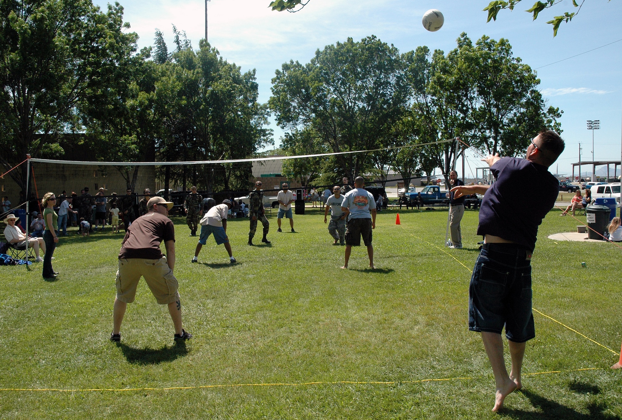 Reservists from the 940th Air Refueling Wing at Beale Air Force Base, Calif., participate in a game of volleyball during the wing’s annual family picnic. The picnic, which took place on the June Unit Training Assembly weekend, was open to friends and family of the 940th ARW. It also gave wing members an opportunity to show off their warfighting capabilities. (U.S. Air Force Photo/ Staff Sgt. Luke Johnson)

