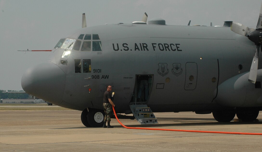 Tech. Sgt. Hoyt Tidwell connects an auxuliary power unit to to Avionics Modernization Program modified C-130H aircraft 9101 after it arrives at the 908th Airlift Wing at Maxwell Air Force Base in Montgomery, Ala. May 31, 2007. The reservists of the 908th AW willl be the first wing in the Air Force equipped with AMP upgraded aircraft.   (U.S. Air Force photo by Mr. Jeff Melvin)


