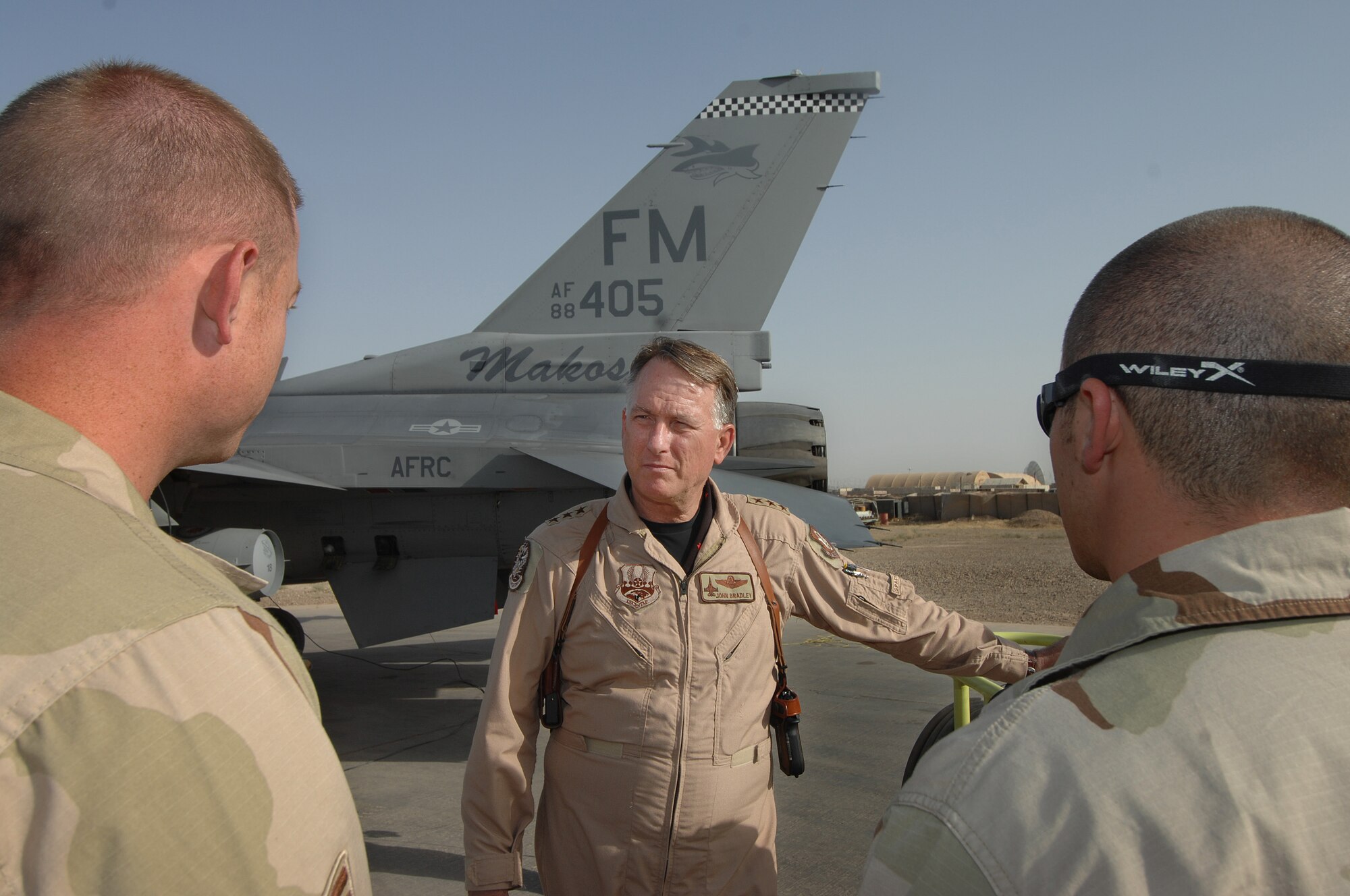 BALAD AIR BASE, Iraq -- Lt. Gen. John Bradley, Air Force Reserve Command commander, middle, visits with Airmen from the 332nd Expeditionary Fighter Squadron here June 14. The 332nd EFS is part of the 332nd Air Expeditionary Wing which represents a total force unit with Reservists, Air National Guardsmen and Active Duty Air Force Airmen. General Bradley is visiting Airmen throughout Southwest Asia who are supporting the Global War on Terrorism. U.S. Air Force photo by Tech. Sgt. Rick Sforza (RELEASED)