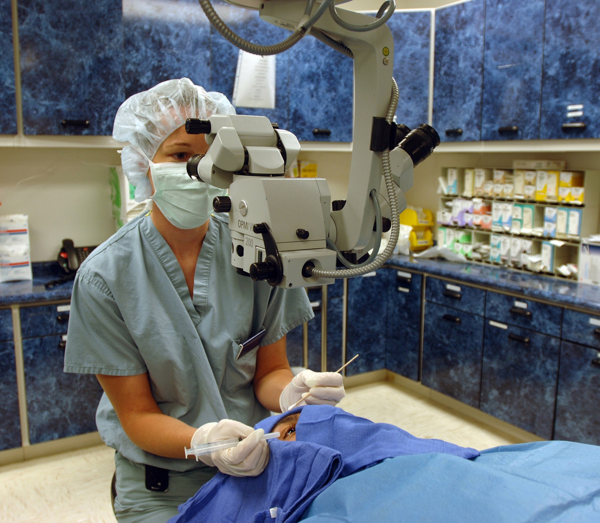 Second-year ophthalmology resident Capt. (Dr.) Kristine Pierce removes a foreign object from a patient's eye.  She currently is participating in the ophthalmology residency program at Wilford Hall Medical Center, Lackland Air Force Base, Texas.  (U.S. Air Force photo/Master Sgt. Kimberly A. Yearyean-Siers) ,