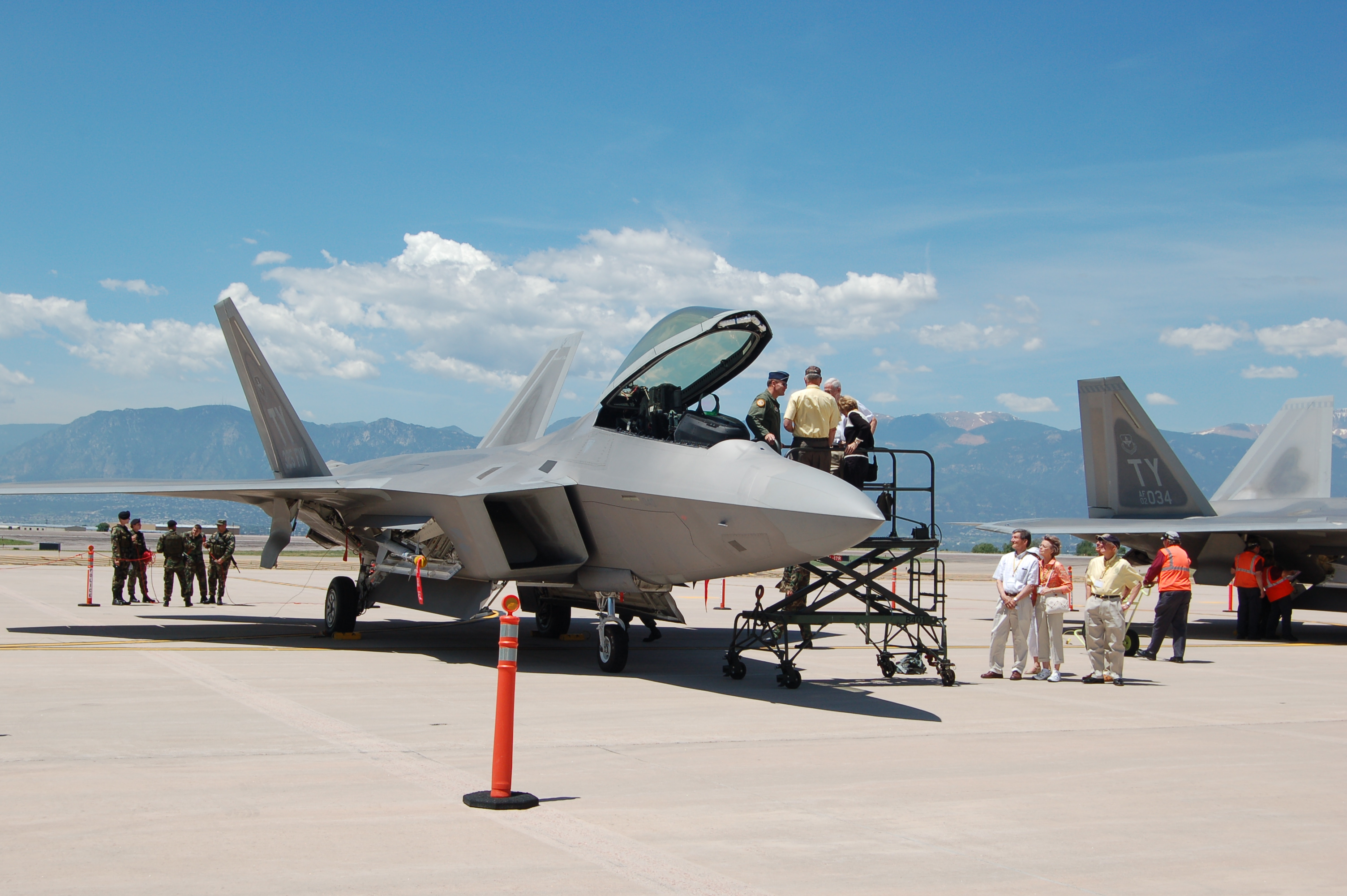 F22 visits Peterson > Peterson Air Force Base > News of the 21st Space