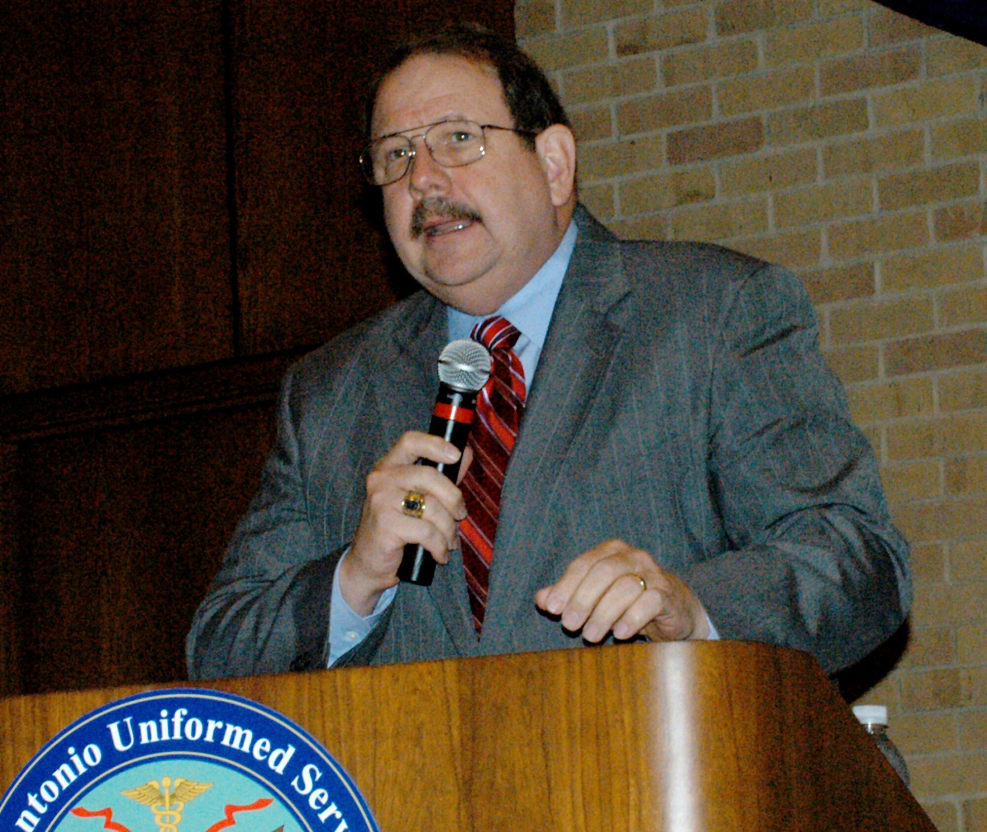 Dr. Dale C. Smith, senior vice president of the Uniformed Services University of the Health Sciences, gives a speech during the 2007 San Antonio Uniformed Services Health Education Consortium graduation June 8. The ceremony was held at the University of Texas Health Science Center and celebrated the graduation of 260 healthcare professionals from Wilford Hall and Brooke Army Medical Centers. (U.S. Air Force Photo by Alan Boedeker)
