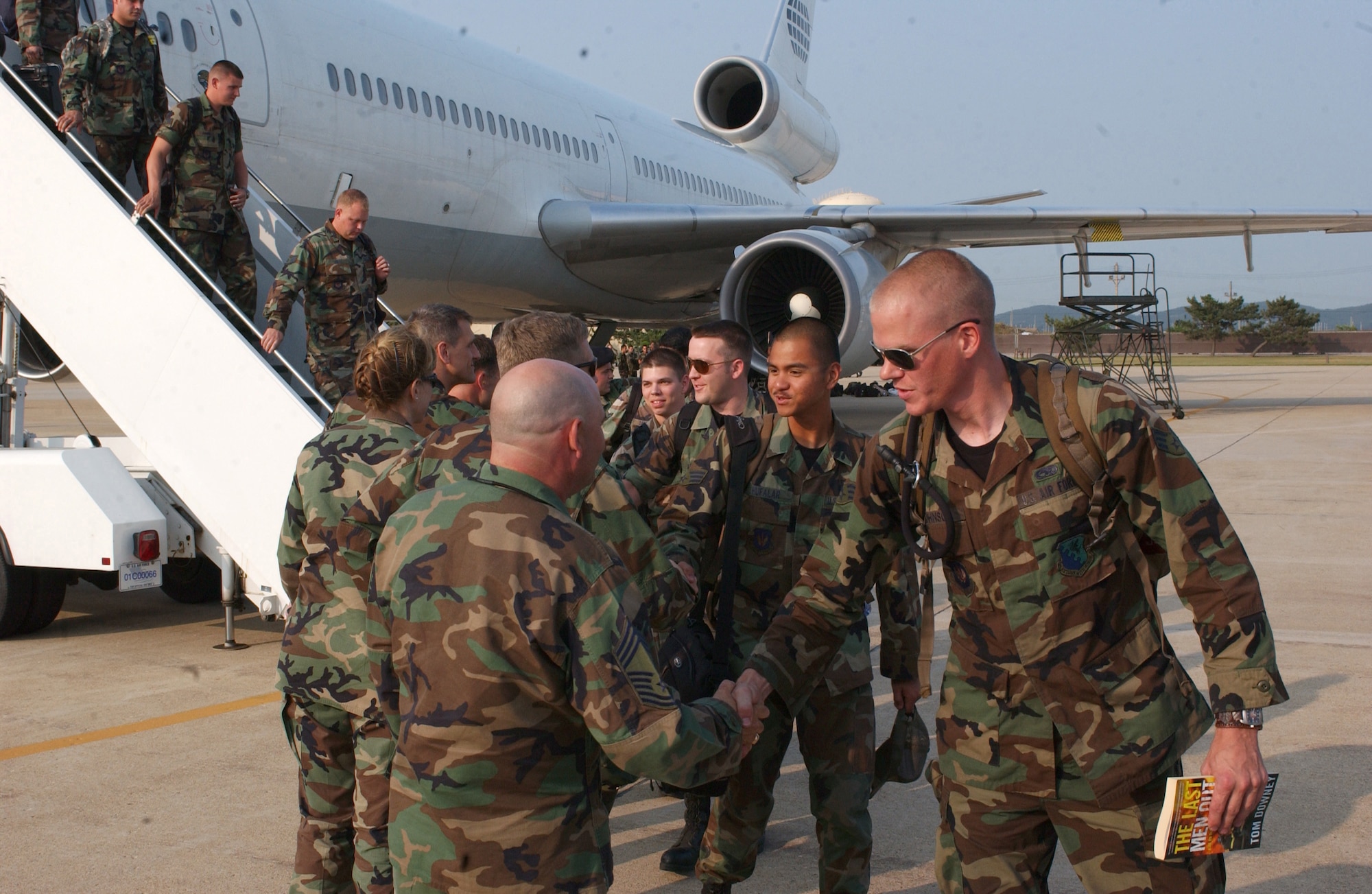 KUNSAN AIR BASE, Republic of Korea -- Airmen from the 555th Fighter Squadron, Aviano Air Base, Italy, are greeted by 8th Fighter Wing leadership upon arrival at Kunsan Air Base, Republic of Korea.  Aviano Airmen are here for their 120 day deployment.  This is the first time that a United States Air Forces in Europe base has deployed to a Pacific Air Force base.  (US Air Force photo/Senior Airman Steven R. Doty)                               